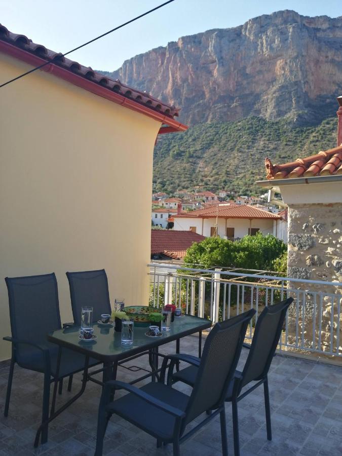 Апартаменти Sunny Cozy House With Grand Courtyard Леонідіон Екстер'єр фото